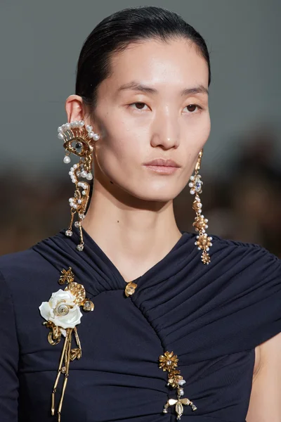 Look 50